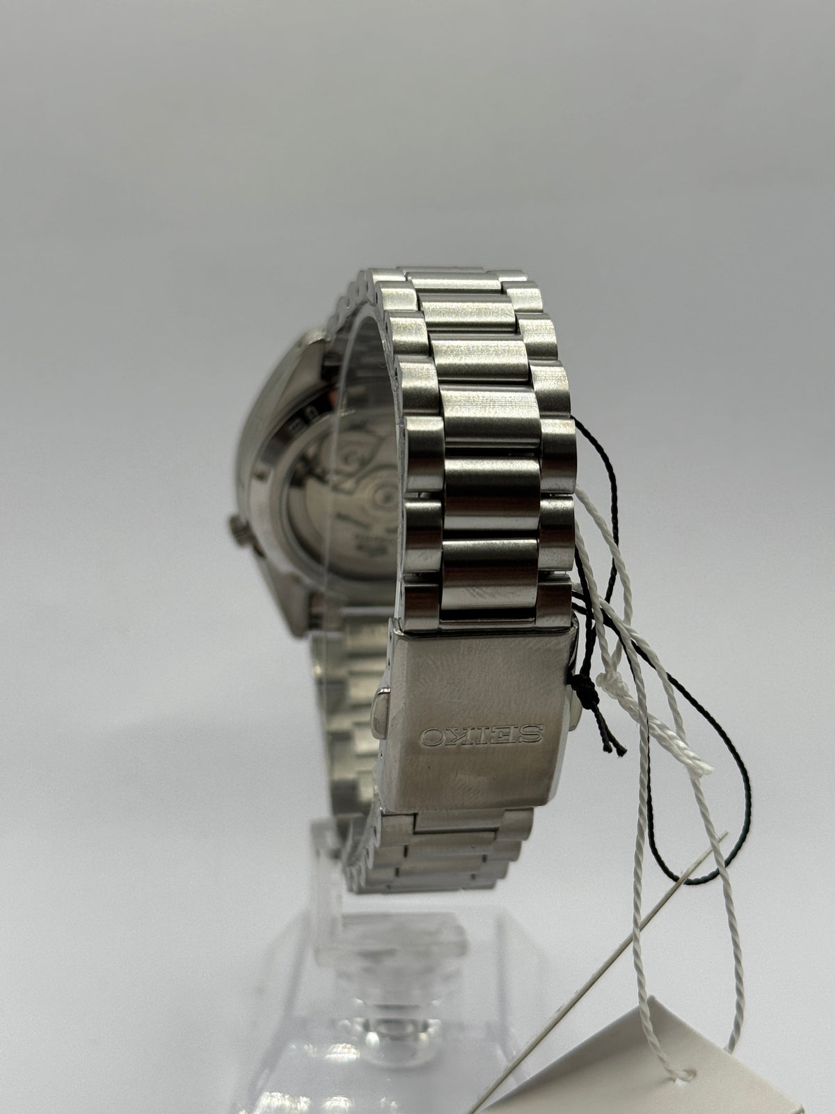 Seiko 5 Sports SNXS, caseback and bracelet