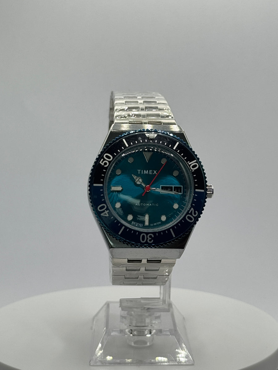 Timex Blueberry Automatic diver, navy bezel, steel bracelet, view 2