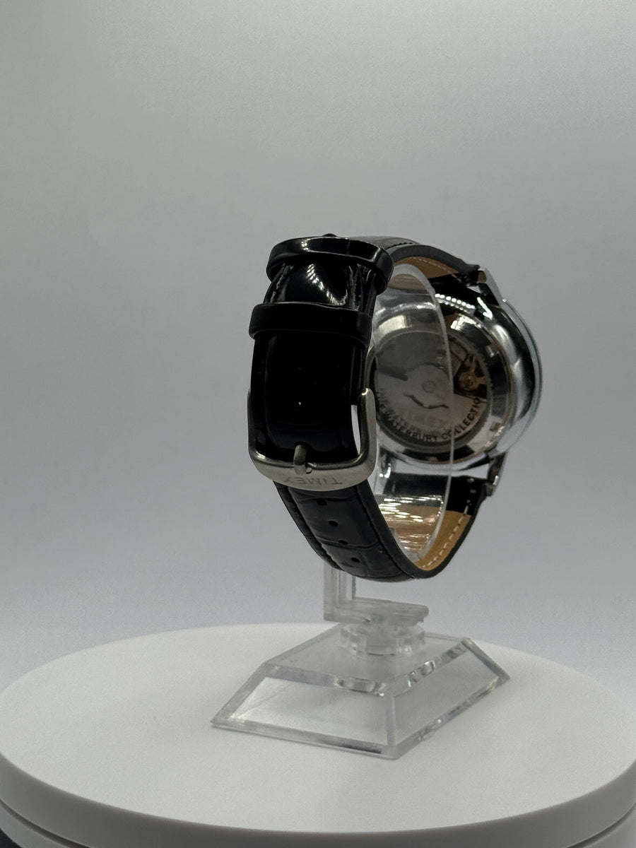 Timex Waterbury Automatic, classic white dial, black leather strap, view 3