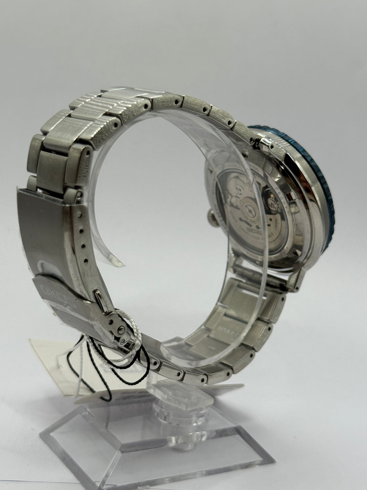 Seiko 5 Sports Bottle Cap SRPC63J1, bracelet clasp and caseback