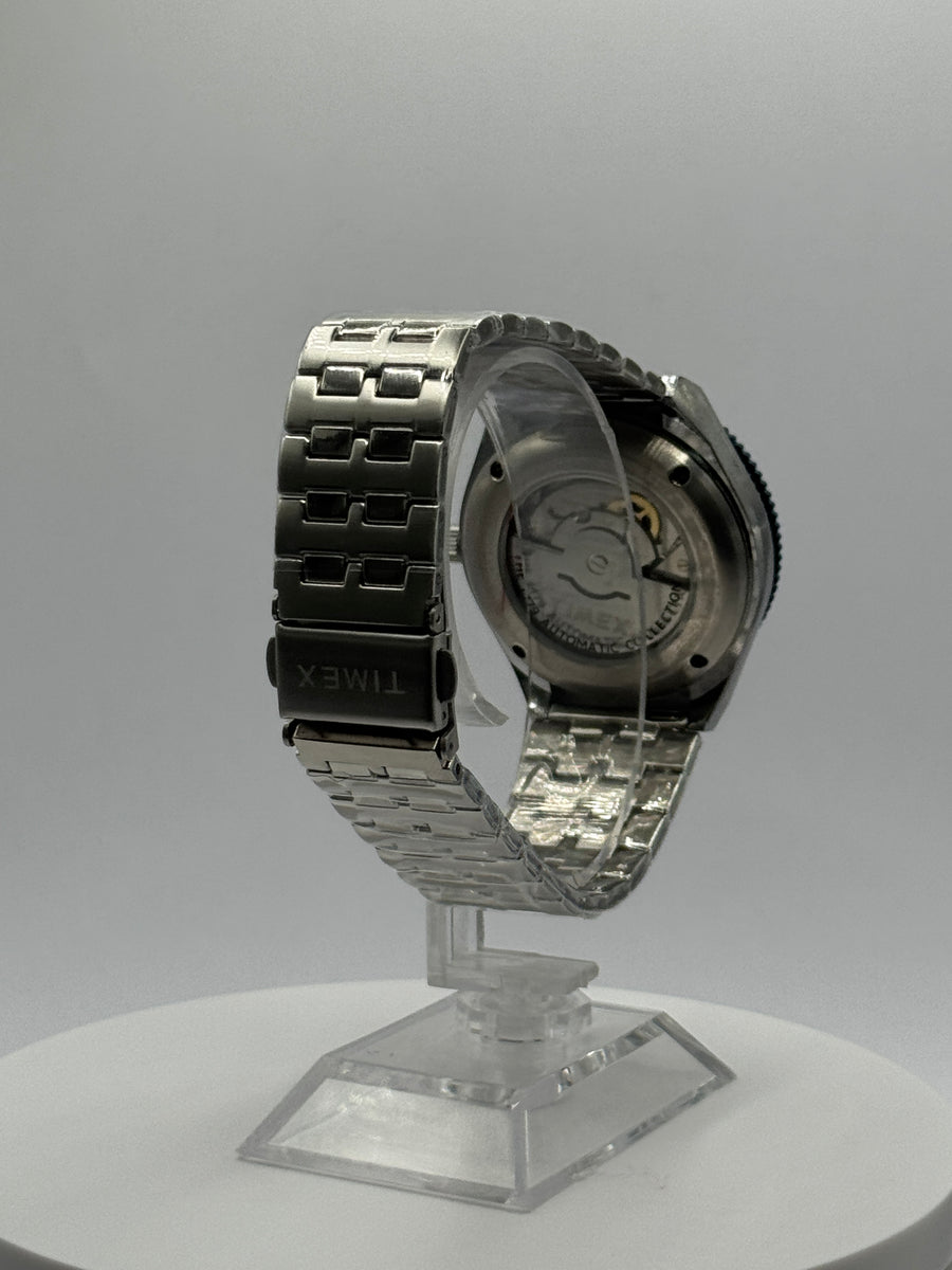 Timex Blueberry Automatic diver, navy bezel, steel bracelet, view 6