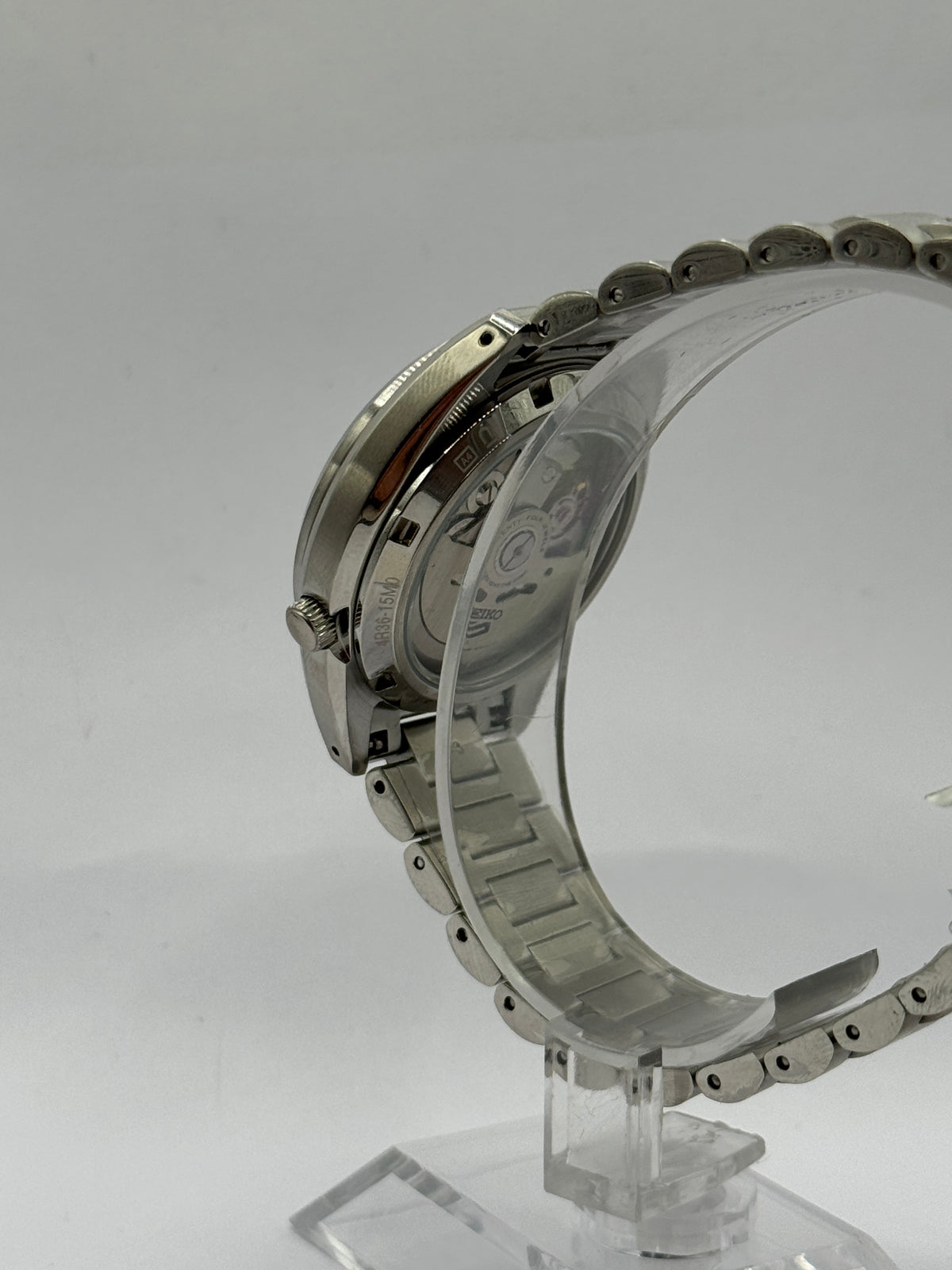 Seiko 5 Sports SNXS, case side and bracelet