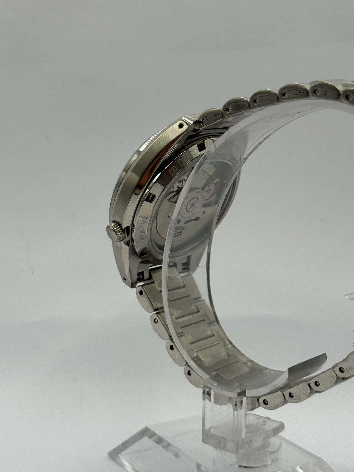 Seiko 5 Sports SNXS, case side and bracelet