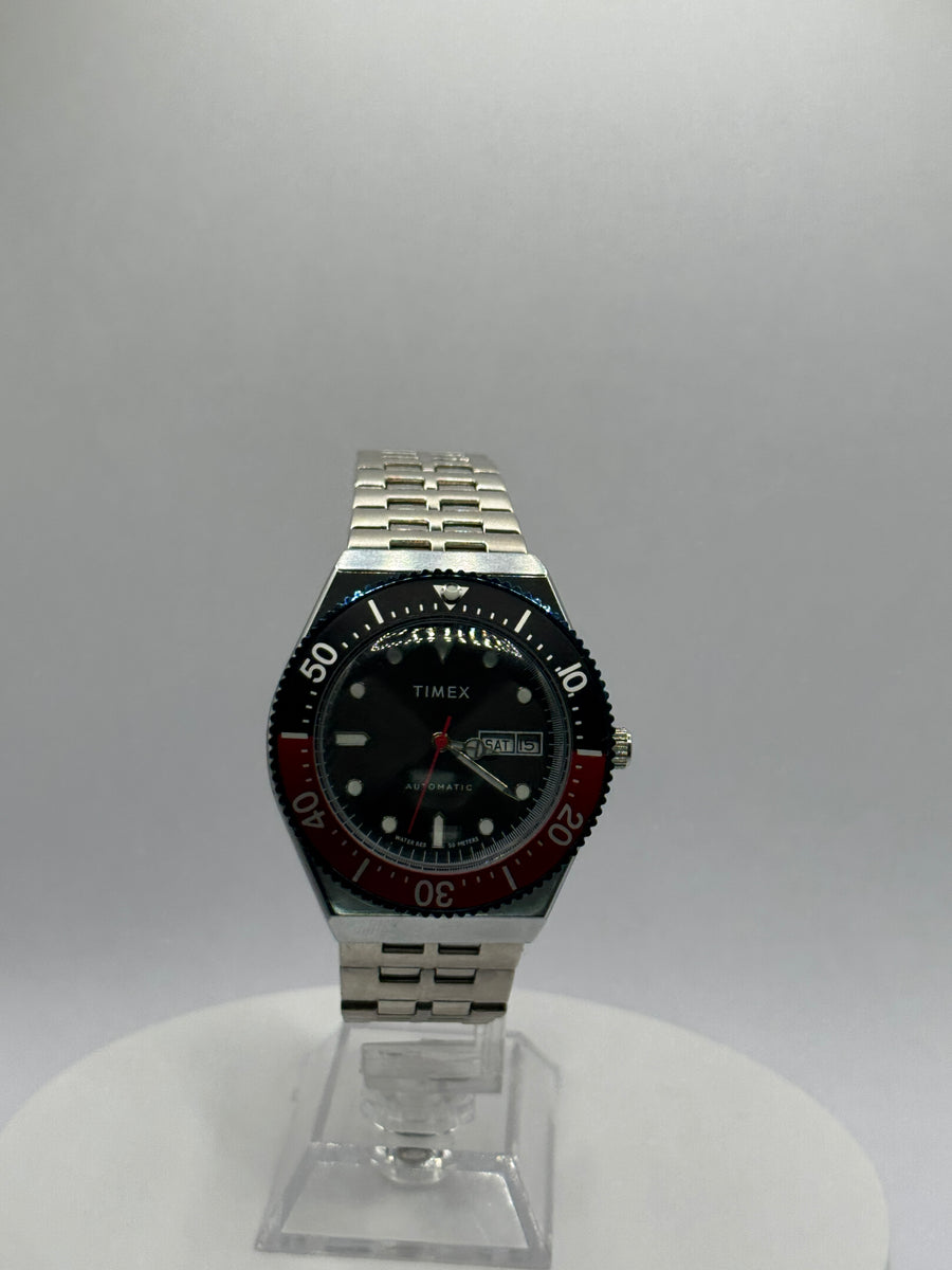 Timex M79 Automatic TW2U29500, navy and red bezel, steel mesh bracelet, view 3