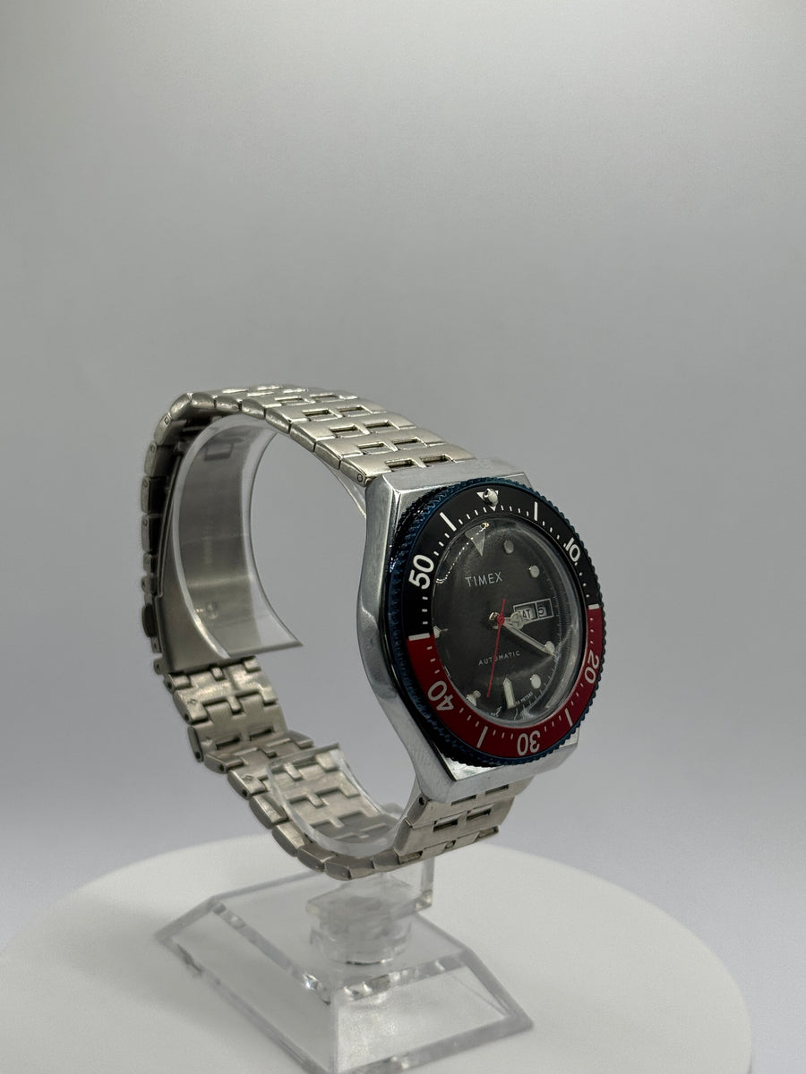 Timex M79 Automatic TW2U29500, navy and red bezel, steel mesh bracelet, view 4